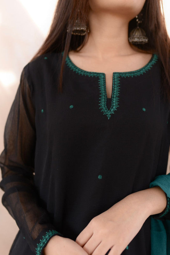 BLACK GREEN EMB DRESS